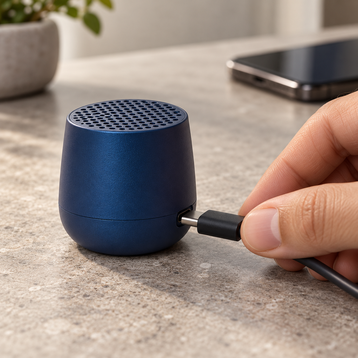 Mini altavoz Bluetooth Lexon Mino+ con disparador para selfies