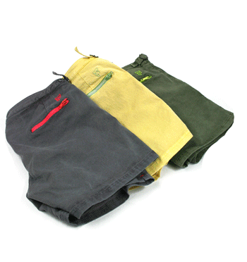 Bañador pantalón tipo bermuda versátil para el verano