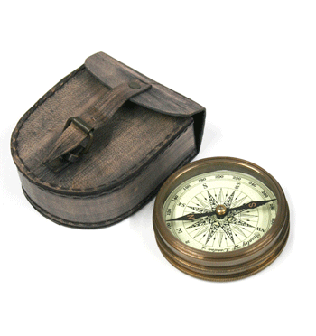 Brújula de inspiración marinera con tapa y funda