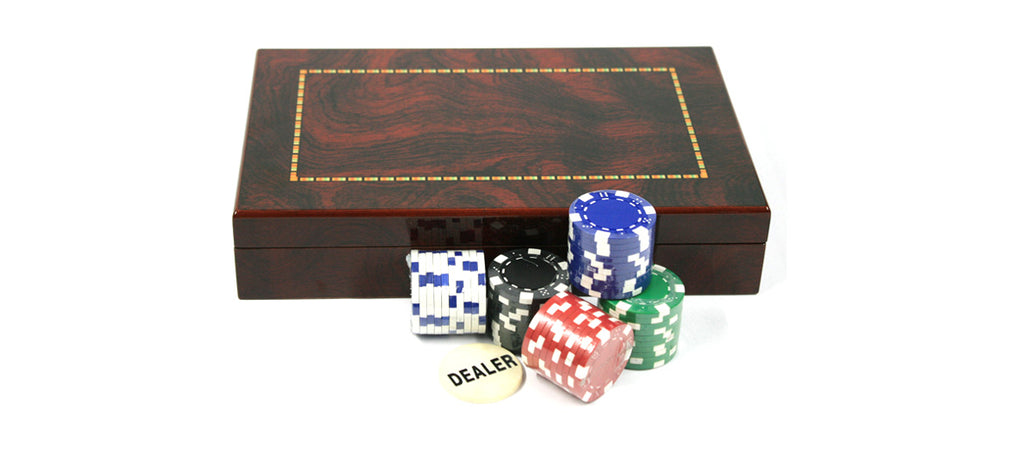 Caja de madera lacada con fichas para tus juegos de mesa