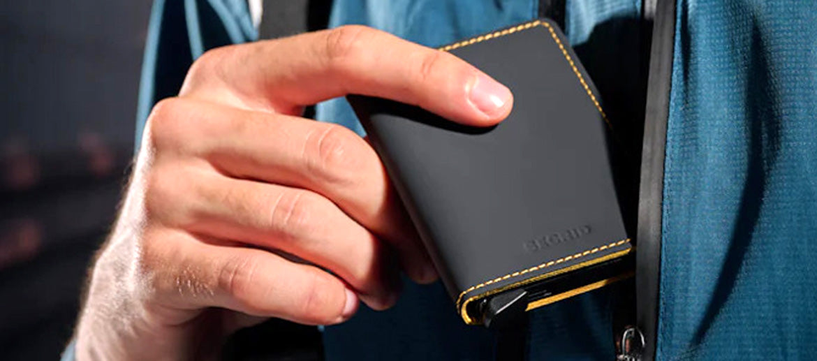 Cartera Tarjetero billetera Secrid con Cardprotector piel mate color negro y vivos amarillo