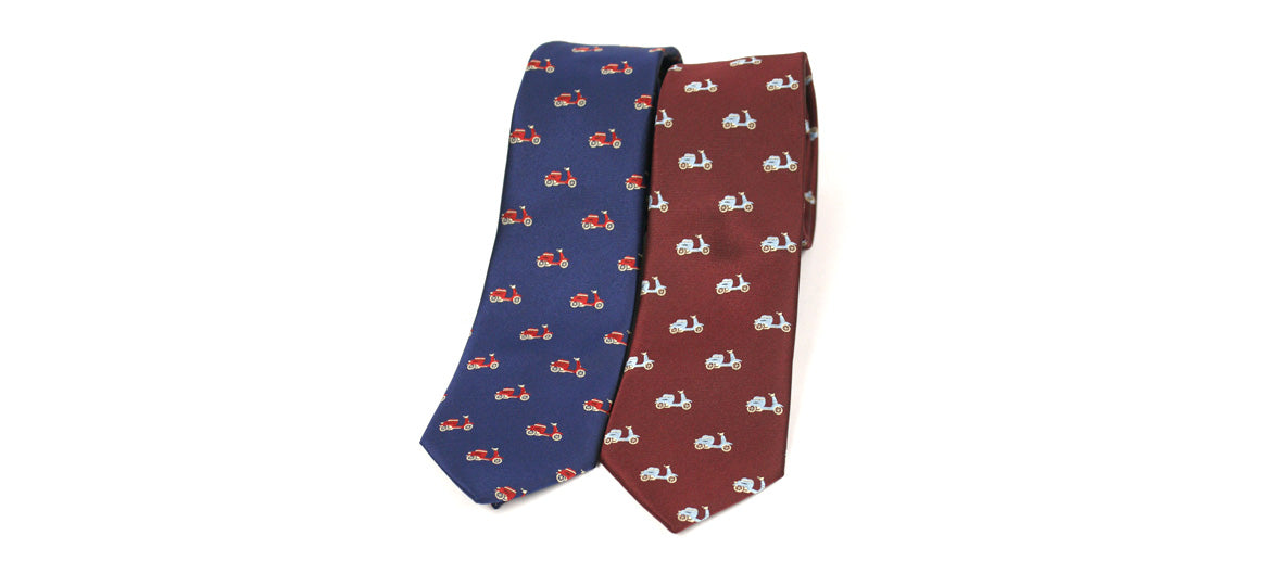 Corbata de seda natural con dibujo de Vespas