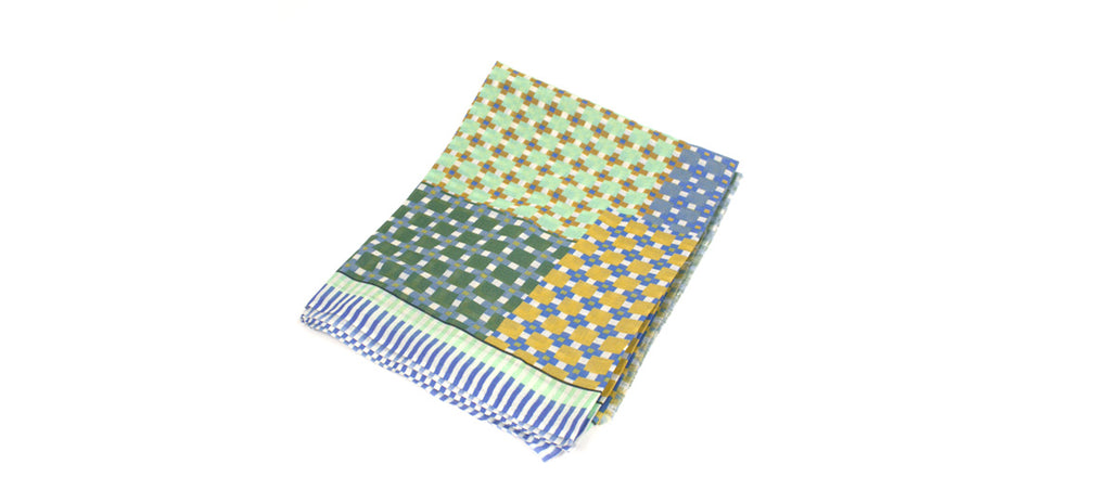 Foulard de algodón con un dibujo abstracto en tonos azules y verdes