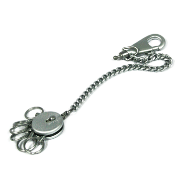 Llavero con cadena para enganchar en la trebilla del pantalón