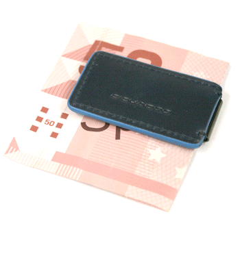Pinza para billetes de piel y metal marca Piquadro