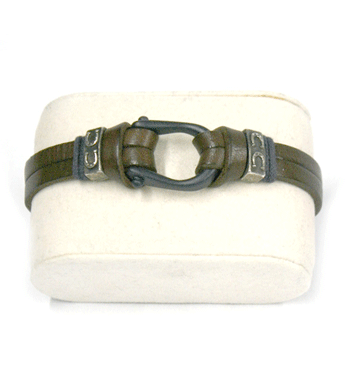 Pulsera de piel marrón con grillete