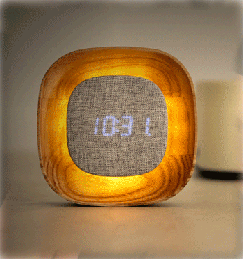 Reloj despertador minimalista de madera con forma cuadrada con toque inteligente