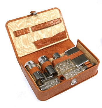 Set estuche de aseo con accesorios de afeitar