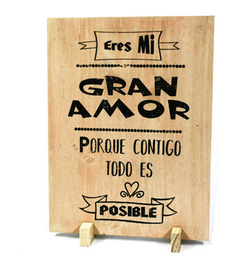 Tabla de madera de cocina con frase amorosa
