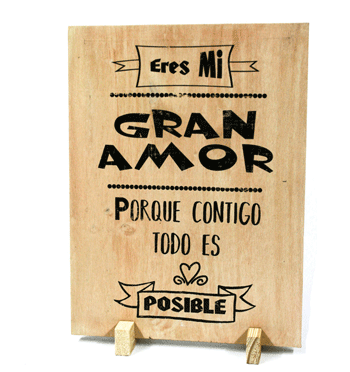 Tabla de madera de cocina con frase amorosa