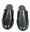 Zapatillas ir por casa en piel color negro