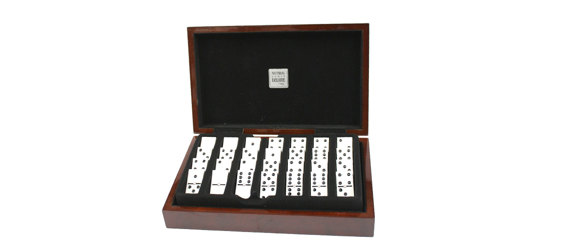 Caja lacada con fichas para jugar al dominó - Solohombre
