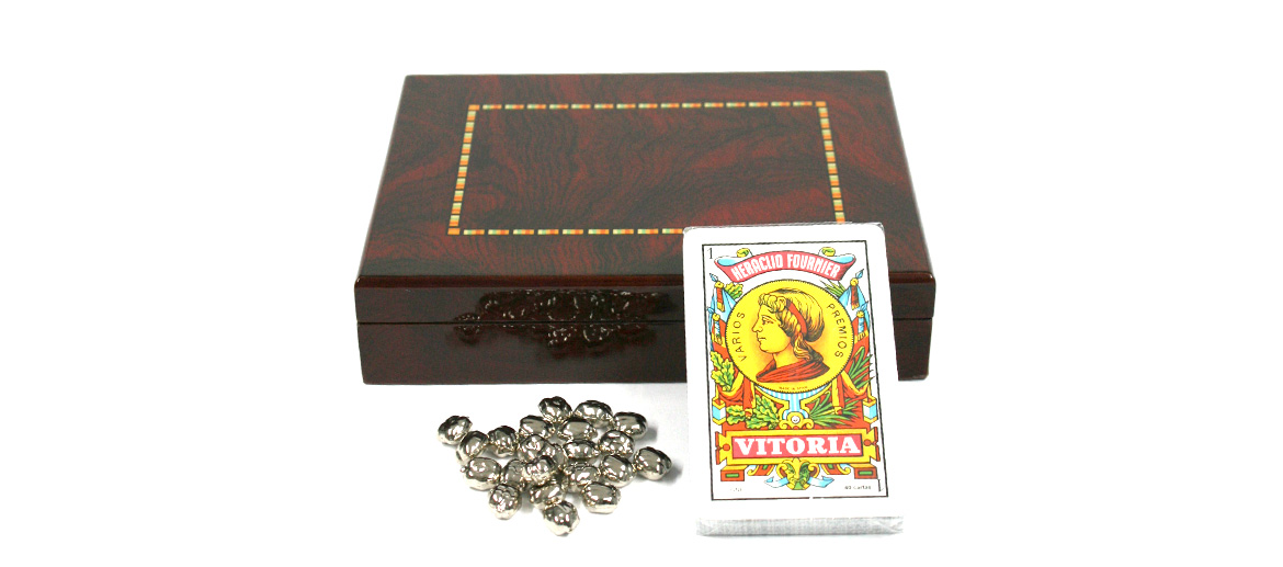 Caja de madera lacada con el juego de mus - comprar online precio 35€ euros