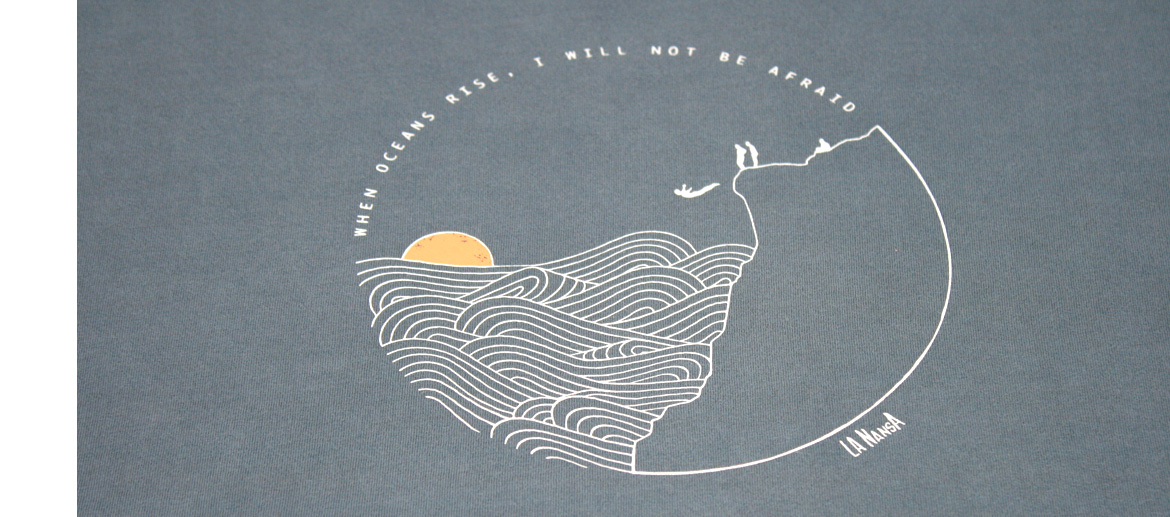 Camiseta con dibujo abstracto de un hombre disfrutando del mar - Solohombre