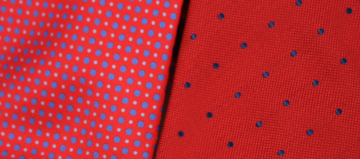 Corbata de seda natural de color rojo con dibujo de lunares - comprar online precio 39€ euros
