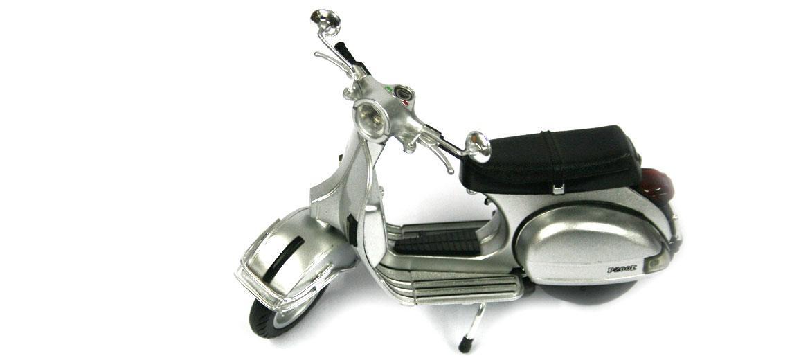 Réplica Moto Vespa decorativa año 1978 color plata escala 1/12 - Solohombre