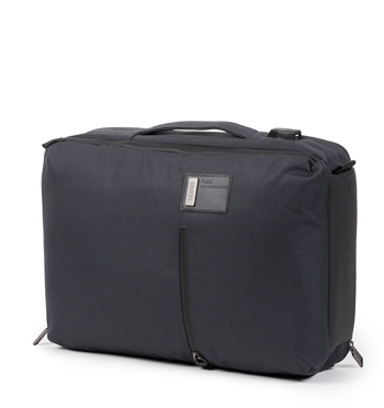 Porta documentos convertible en mochila con entrada de USB color negro - Solohombre