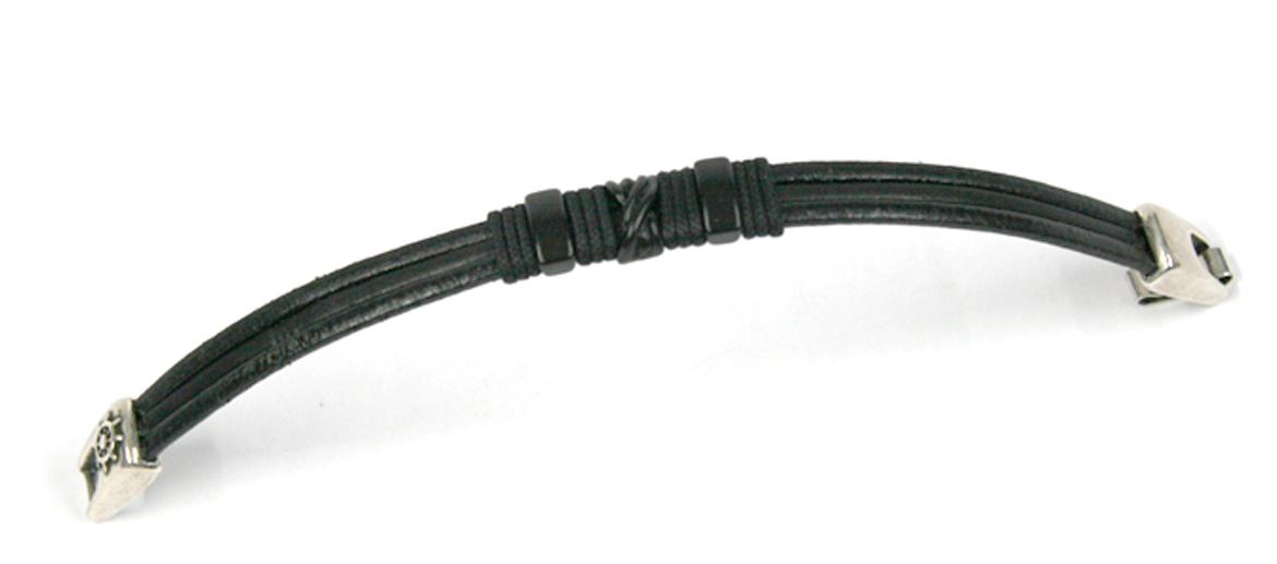 Pulsera de cuero negro y detalles en cabo y metal - Solohombre