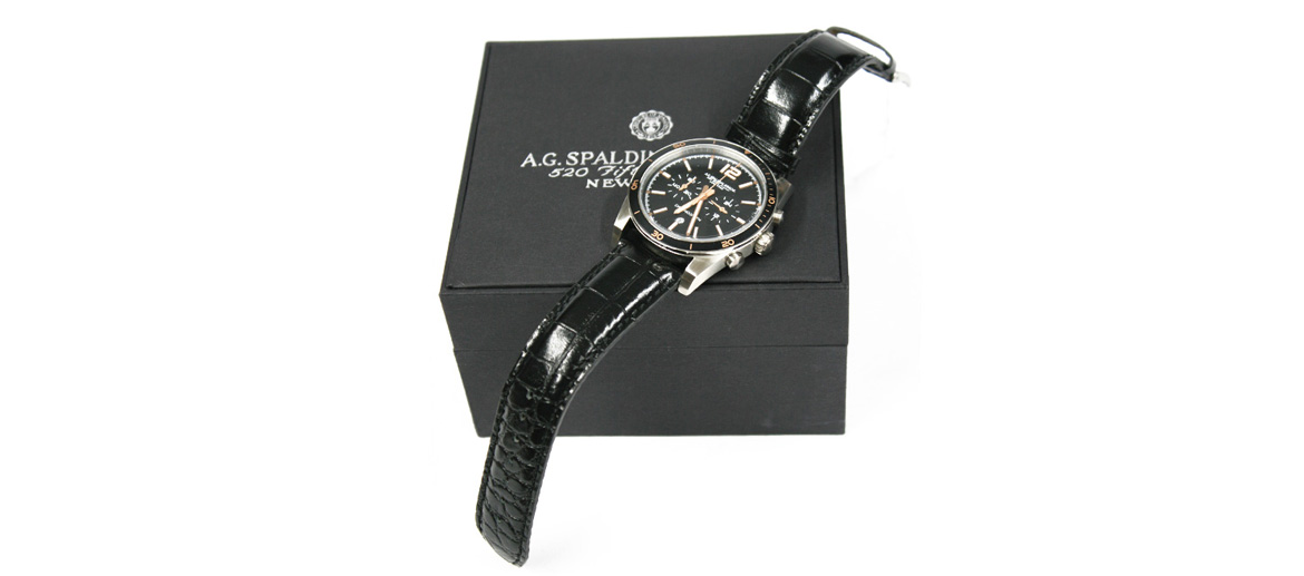 Reloj de pulsera deportivo cronografo esfera negra y detalles en bronce marca Spalding & Bros - Solohombre