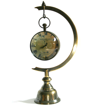 Reloj réplica de modelo náutico antiguo con peana