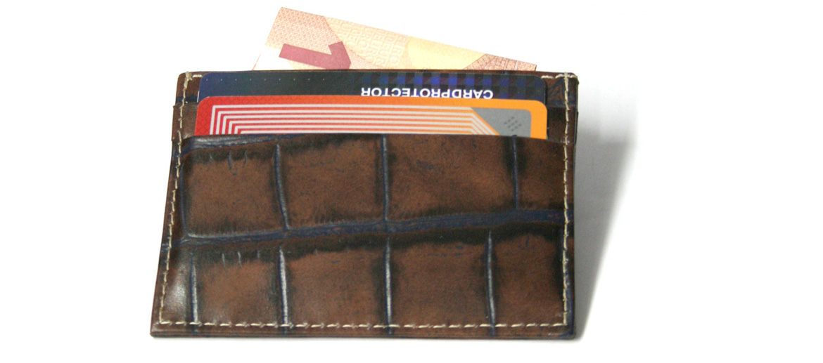 Tarjetero para tarjetas de crédito y billetes piel grabada - comprar online precio 22€ euros
